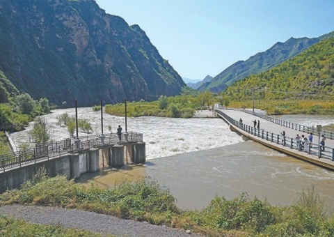 ��������һ�����缶���Ļ���Ƭ��    �����ӹŹ�����ѡ�����ȹ����Ų���¼